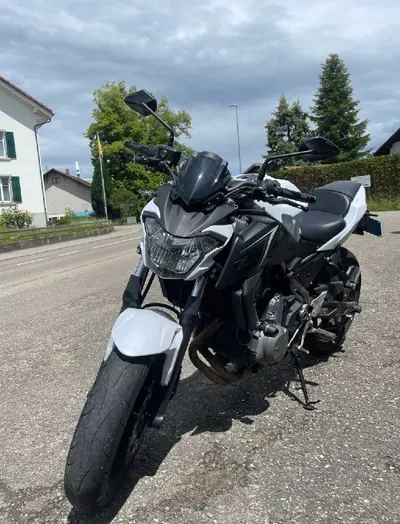 Kawasaki z650 ABS 35 kW gedrosselt / Barracuda Extras / weiss