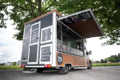 Professioneller Foodtruck komplett ausgebaut nur 17000 km