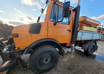 URGENT! A vendre UNIMOG U 1450 4x4 Camion Mercedes avec 117000km Pont Basculant
