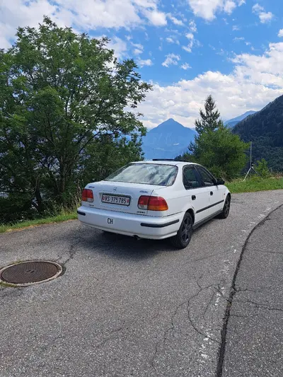 Honda Civic 1.5i LS V-tec 