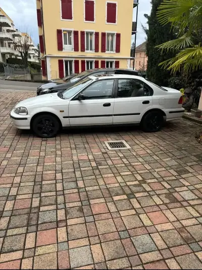 Honda Civic 1.5i LS V-tec 