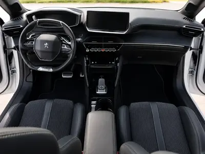 Peugeot 208 GT Line PureTech 130 EAT8, Zahnriemen neu