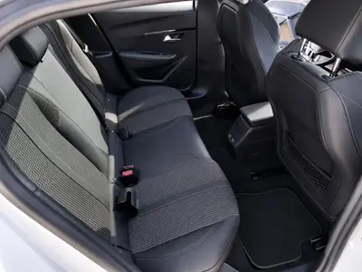 Peugeot 208 GT Line PureTech 130 EAT8, Zahnriemen neu