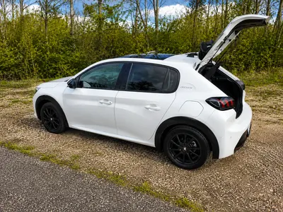 Peugeot 208 GT Line PureTech 130 EAT8, Zahnriemen neu