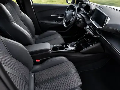 Peugeot 208 1.2i STT