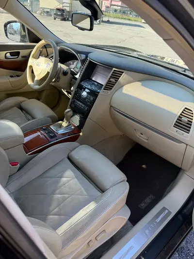 Infiniti QX70