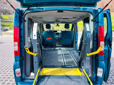 Renault Trafic 2010 2.5 dCi 145 PS Halbautomatik – nur 73’000 km – Privat