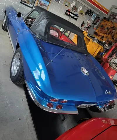 Superbe Chevrolet Corvette cabriolet Sting Ray C2