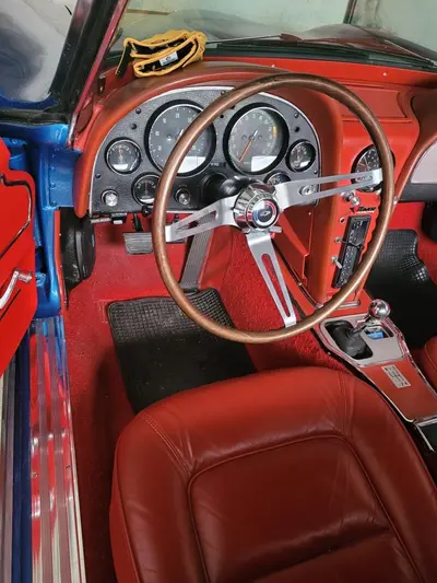Superbe Chevrolet Corvette cabriolet Sting Ray C2