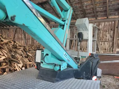À vendre Camion nacelle Nissan Trade 100 avec élévateur à nacelle