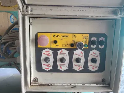 À vendre Camion nacelle Nissan Trade 100 avec élévateur à nacelle
