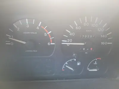 À vendre Camion nacelle Nissan Trade 100 avec élévateur à nacelle