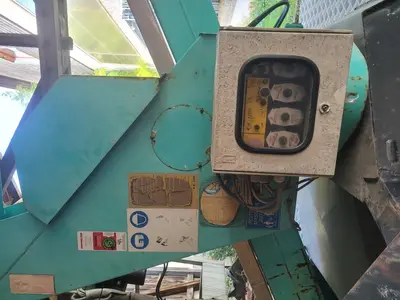 À vendre Camion nacelle Nissan Trade 100 avec élévateur à nacelle