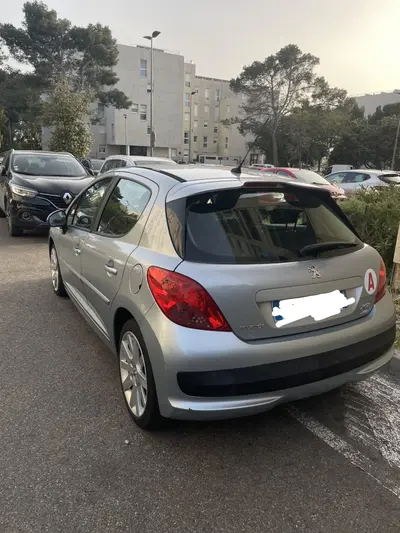 PEUGEOT 207 