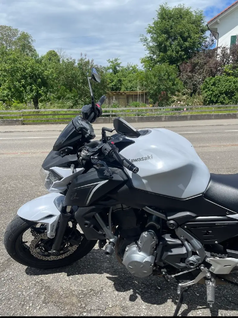 Kawasaki z650 ABS 35 kW gedrosselt / Barracuda Extras / weiss