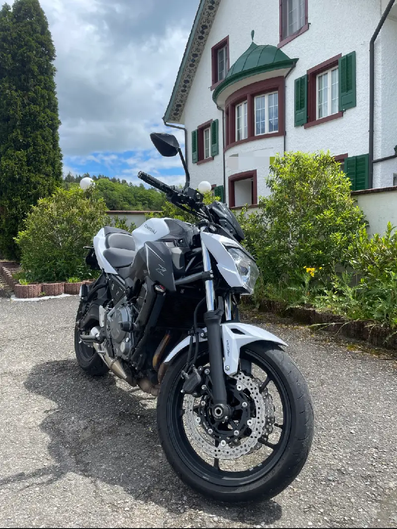 Kawasaki z650 ABS 35 kW gedrosselt / Barracuda Extras / weiss