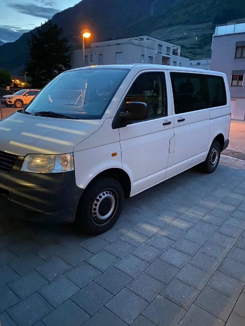 VOLKSWAGEN Transporter Kombi