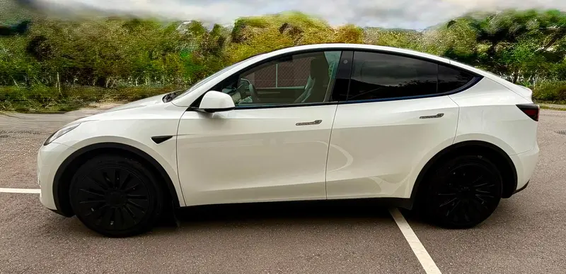 Tesla Model Y Long Range AWD in perfette condizioni