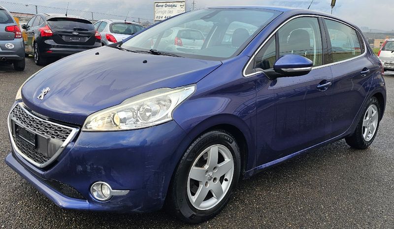 PEUGEOT 208 - photo 4