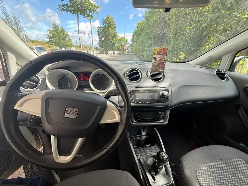 SEAT Ibiza 1.6 16V | 2. Hand | MFK | TomTom Navigation | 8-fach bereift
