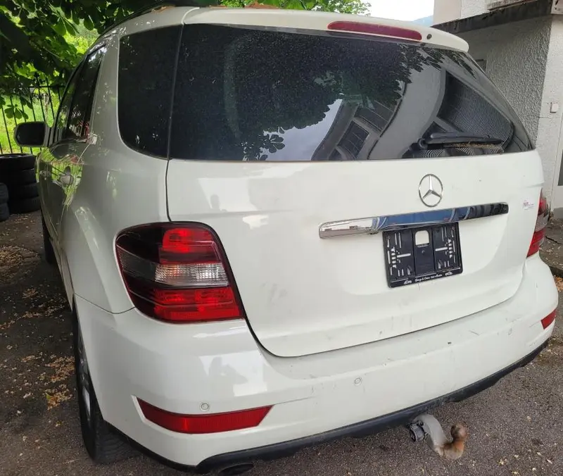 A saisir MERCEDES-BENS ML 300CDI EC Beau SUV 