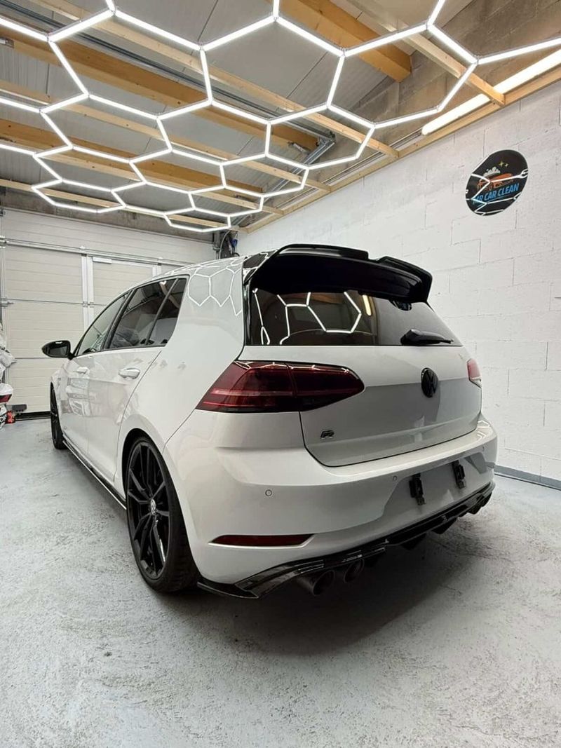VOLKSWAGEN Golf R - photo 2