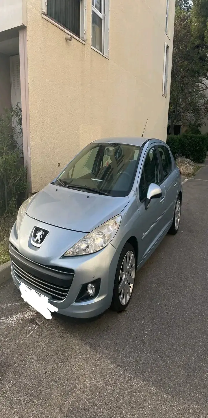 PEUGEOT 207 