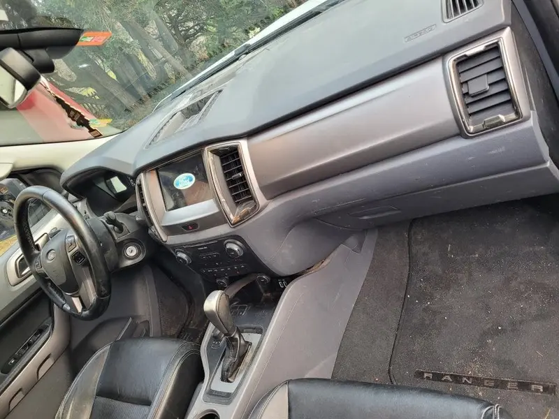 A saisir FORD Ranger XL 2.2 TDCi 4x4 161CV. Automatique