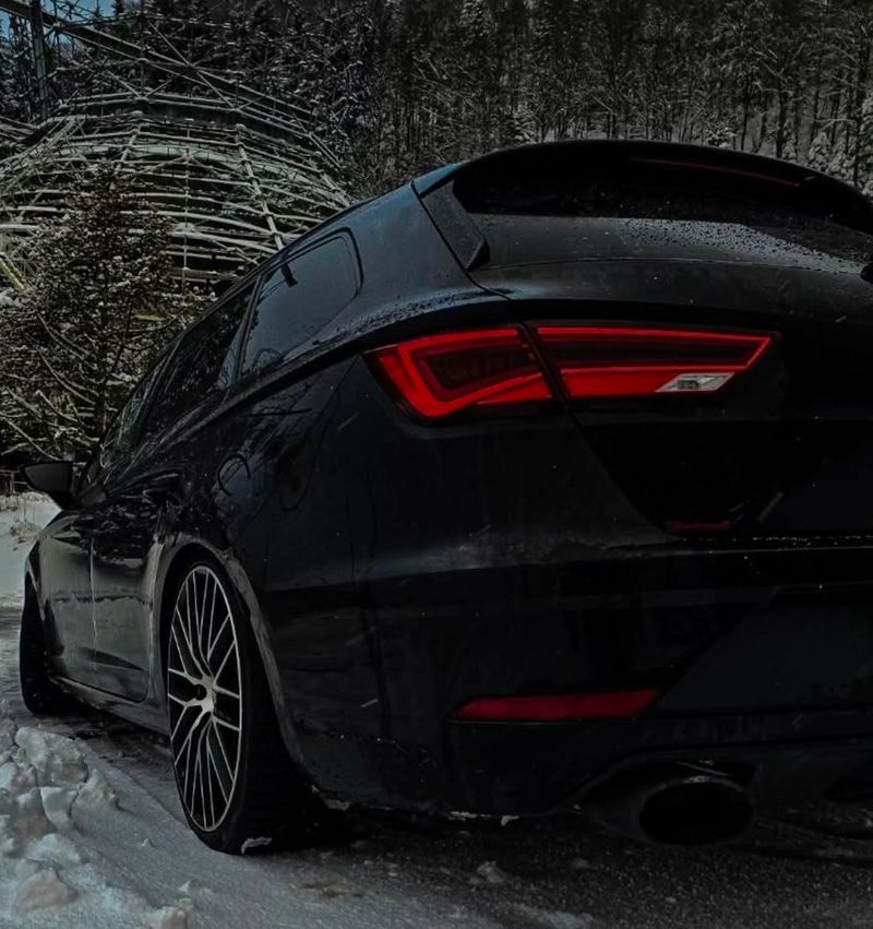 SEAT Leon ST Cupra - photo 2